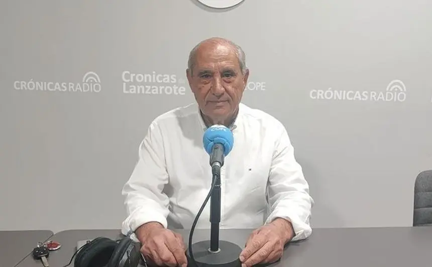 Dimas Martín en una imagen de archivo de una visita a los estudios de Crónicas Radio.
