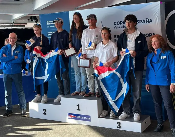 Imagen del podio con los ganadores