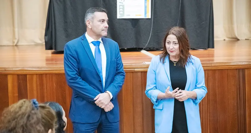 Presidente Oswaldo junto a consejera de Educación