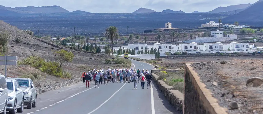 Caminata de mayores en Yaiza.