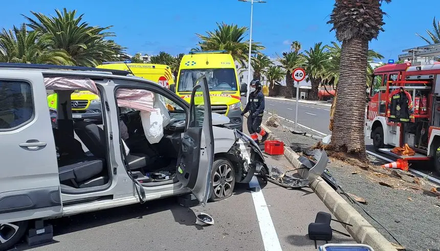 Momento en el que los bomberos concluyeron la excarcelación de los heridos