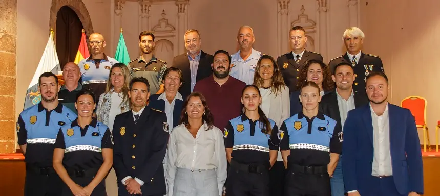 Acto de presentación de nuevos policías locales en Teguise.