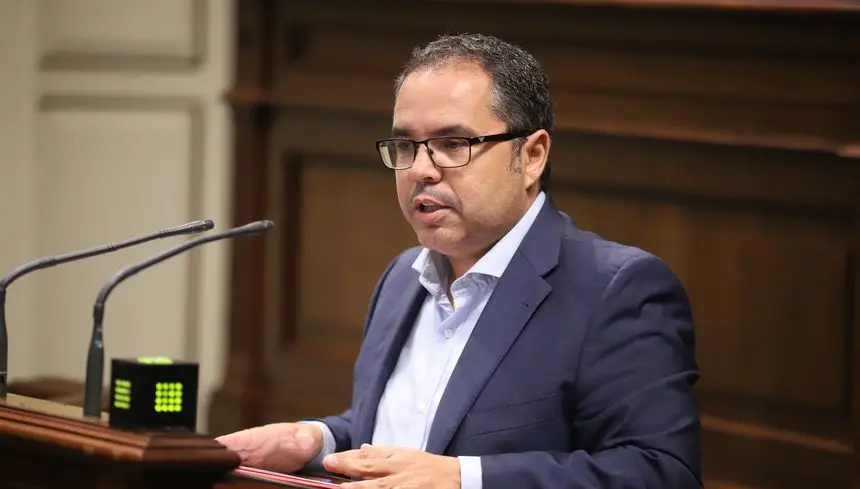 GUSTAVO SANTANA MOCIÓN SALARIOS