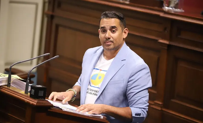 Yoné Caraballo este miércoles en el Parlamento de Canarias.