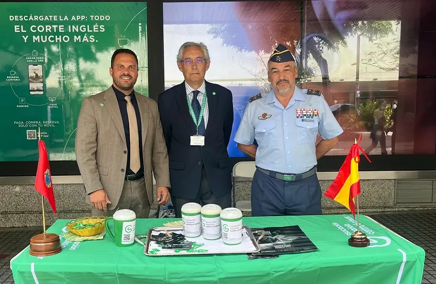 El alcalde de Arrecife junto al presidente de la Asociación en Las Palmas, y el Jefe del Mando Aéreo en Canarias.