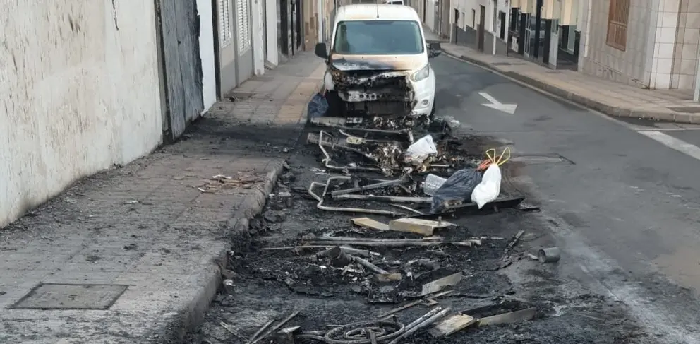 Imagen de uno de los daños atribuidos a este ' pirómano' durante el pasado mes de marzo en Arrecife 