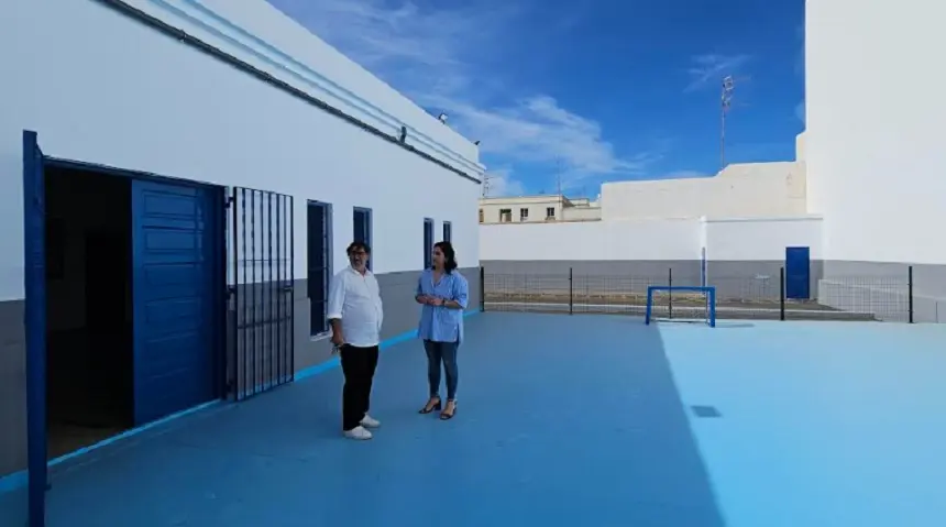 La concejal de Cultura visitando la obra recién terminada. 