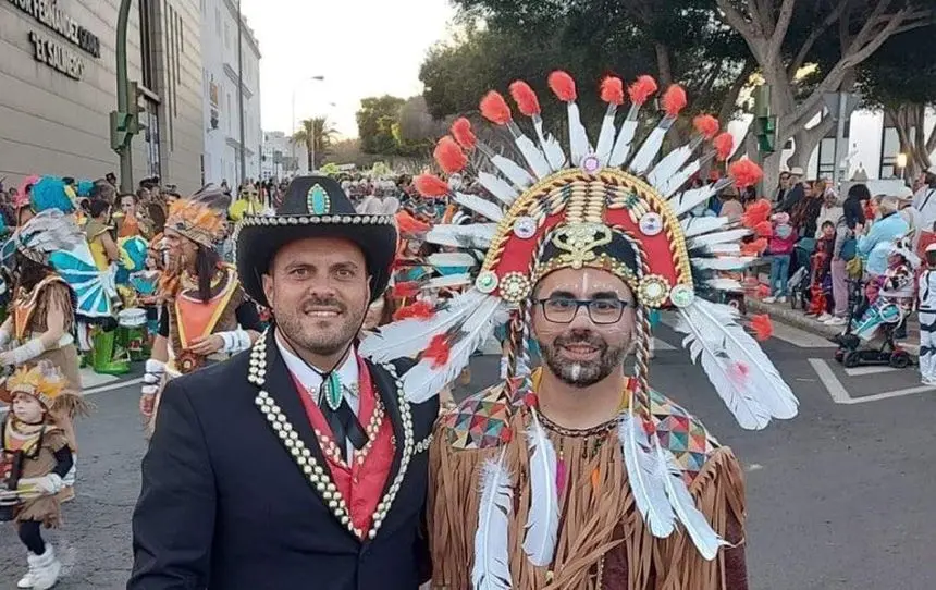 Imagen que envía el PSOE con su nota con el alcalde de Arrecife y su primer teniente de alcalde disfrazados en los últimos carnavales