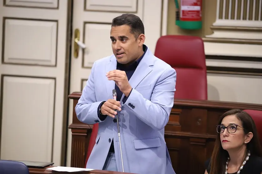 Yone Caraballo en una pregunta parlamentaria