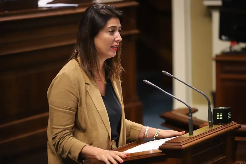 Yaiza López Landi en el Parlamento de Canarias.