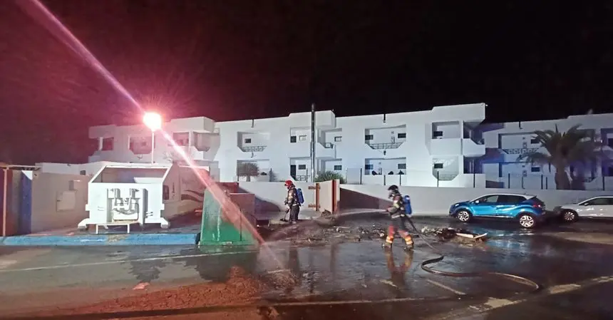 Imagen del momento en el que los bomberos controlaron la situación