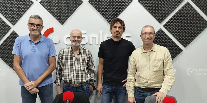 Marci Acuña, Alejandro González, Alby Ramírez y Manuel Hernández en el estudio de Crónicas Radio.