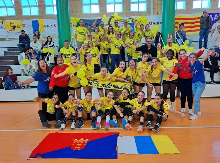 Infantiles puerto del carmen celebrando el pase  a la final del campeonato de España