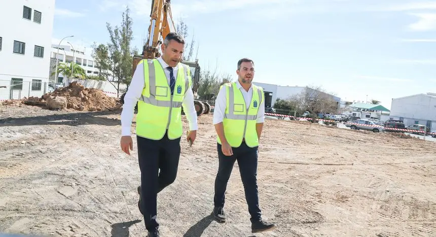 El presidente del Cabildo y el vicepresidente visitando la obra