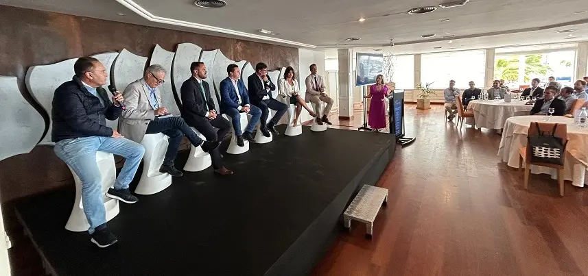Imagen de los alcaldes de Lanzarote durante la mesa redonda. 