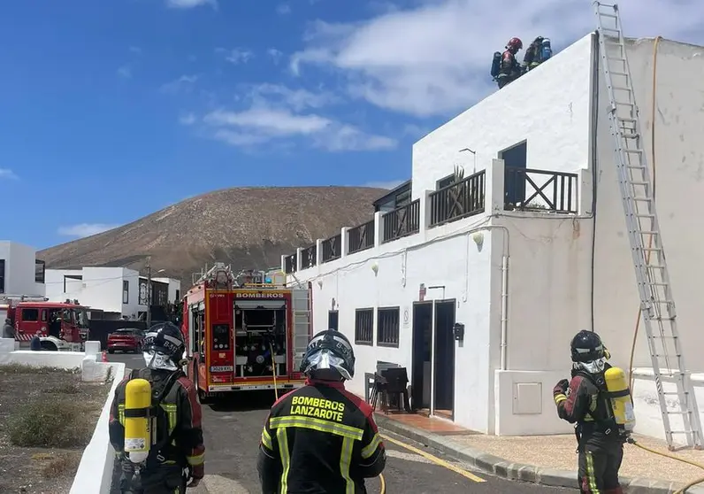 Momento de la intervención de los bomberos