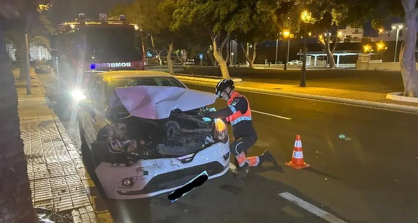 Imagen del vehículo siniestrado en la Vía Medular