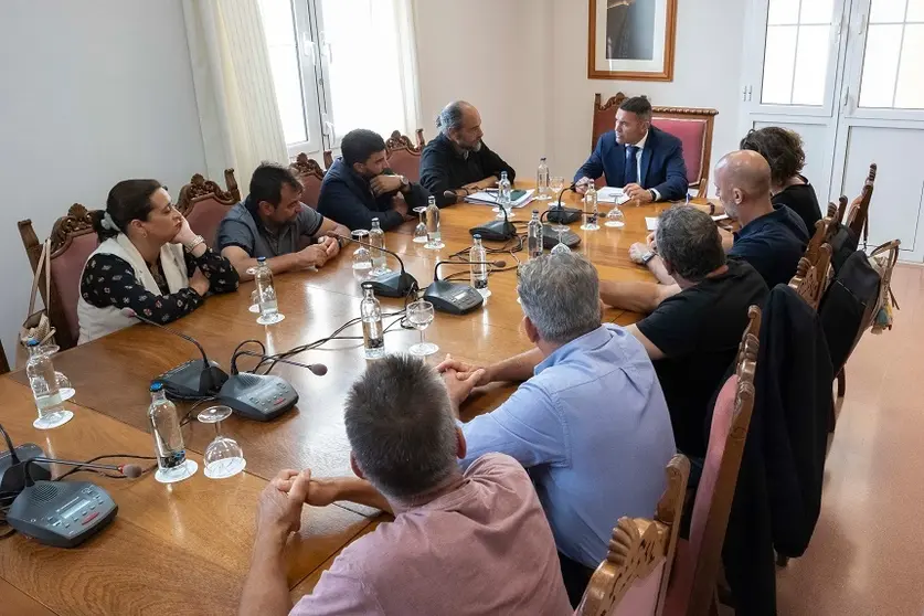 Reunión de Oswaldo Betancort con el sector camellero.