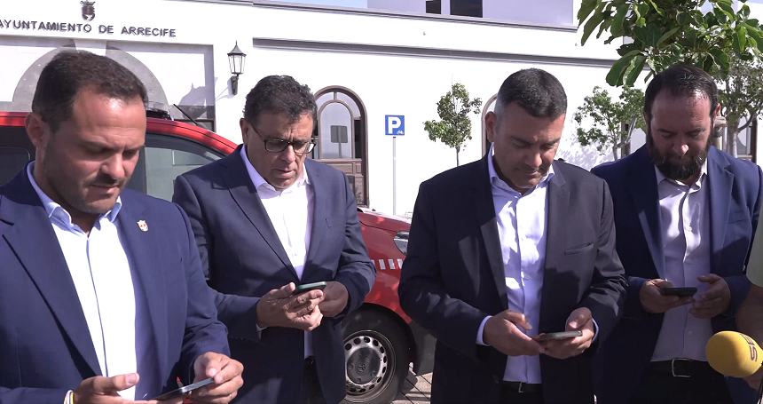 Prueba Lanzarote EsAlert enfrente del Ayuntamiento de Arrecife.