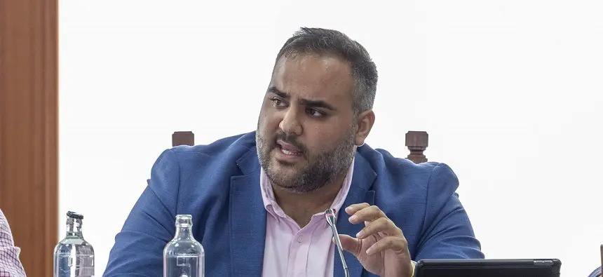 Samuel Martín en el pleno del Cabildo de Lanzarote.