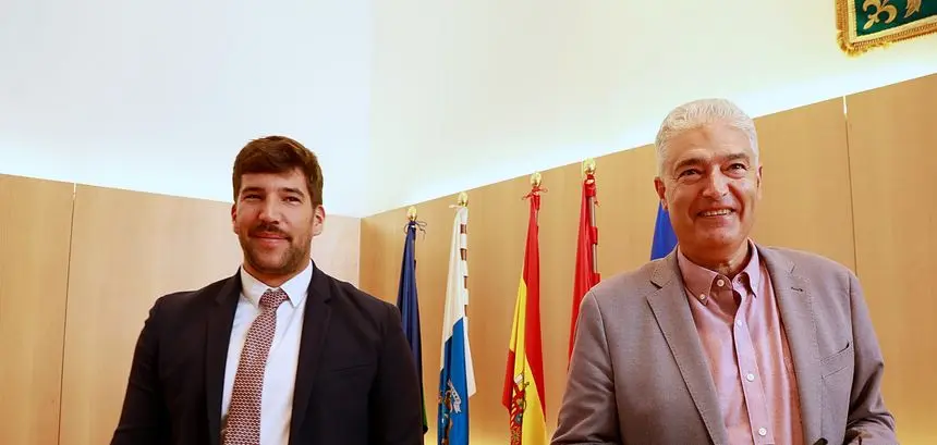 José Juan Cruz con el nuevo concejal de Deportes