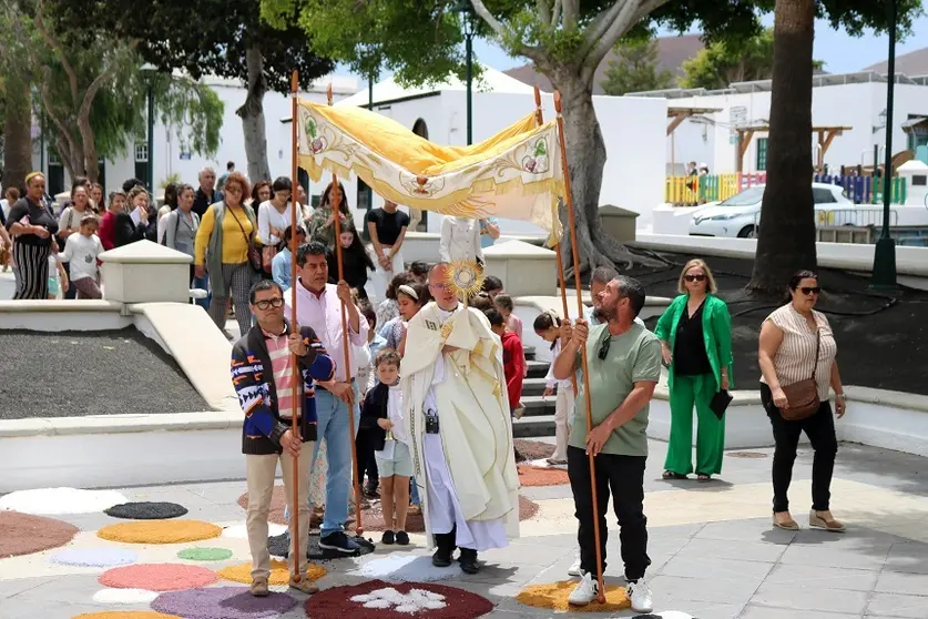 Procesión del Corpus Christi en la Plaza de Los Remedios de Yaiza