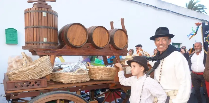 Imagen de archivo de uno de los carros de las fiestas de San Juan Bautista.