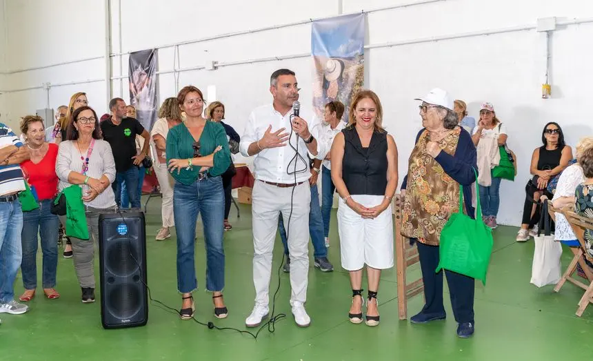 El presidente del Cabildo y la alcaldesa de Teguise estuvieron con los mayores que acudieron a la feria