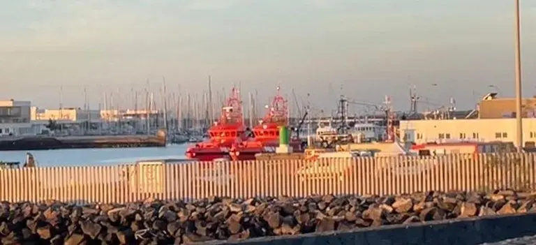 Imagen de las dos salvamar en Puerto Naos, que están teniendo un fin de semana de más que notable actividad