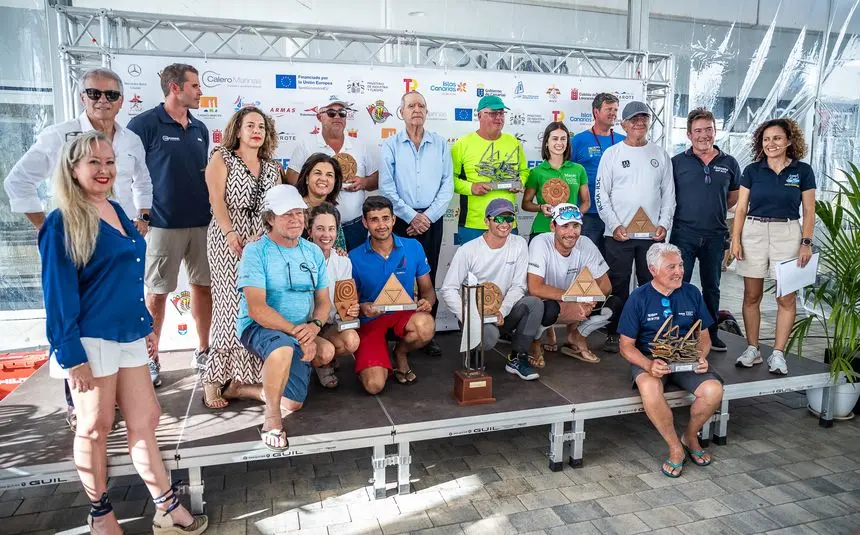 Imagen de los participantes y de los organizadores de la prueba