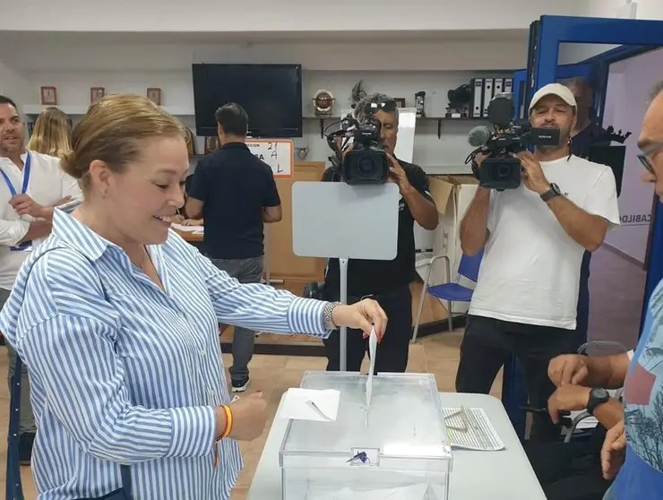 La presidenta del PP votando este domingo.