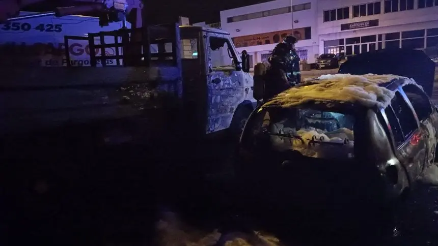 Incendio provocado este lunes de madrugada en San Bartolomé.