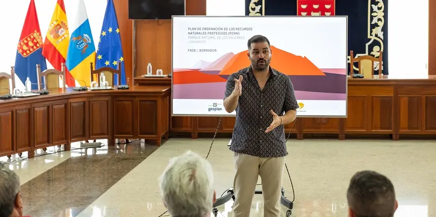 Jesús Machín Tavio durante la reunión del Plan Ordenación de los Recursos Naturales PORN.