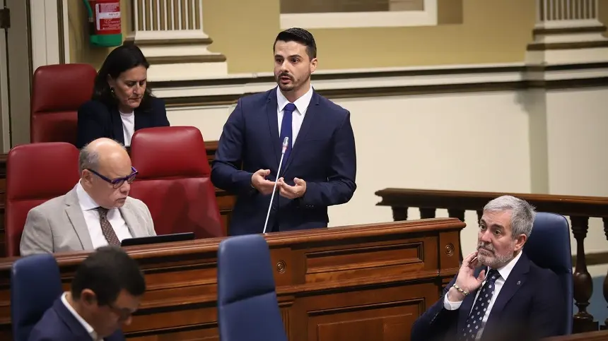 David Toledo en el Parlamento de Canarias.