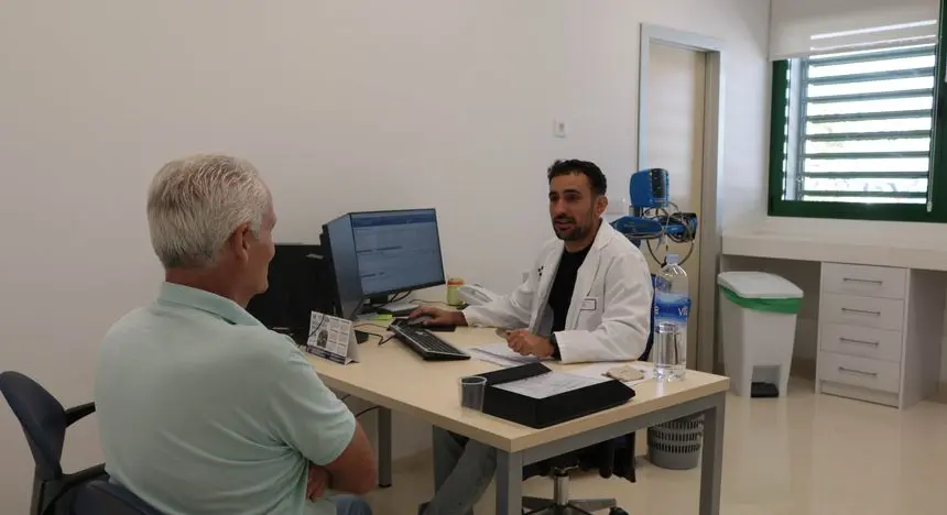 Un paciente en una de las consultas que se realizan en el hospital.