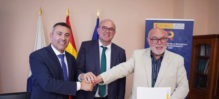 Imagen de la firma del convenio.