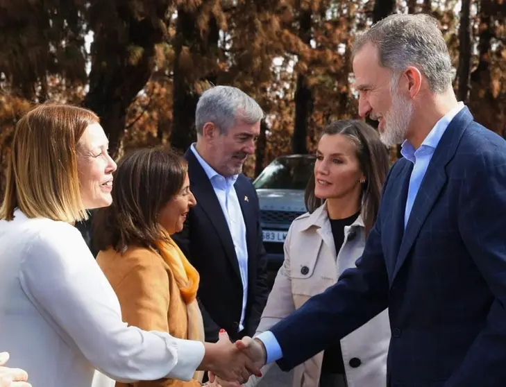 Astrid Pérez junto a sus majestades.
