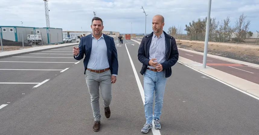 Jacobo Medina junto a Raúl de León.