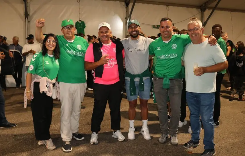 Los concejales del grupo de gobierno celebrando el triunfo del equipo