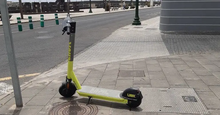 Imagen de una patineta en Arrecife.
