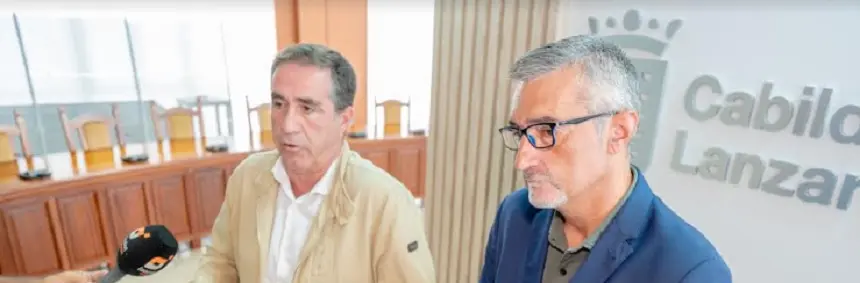 Francis Candil y Marci Acuña este sábado compareciendo ante los medios. 