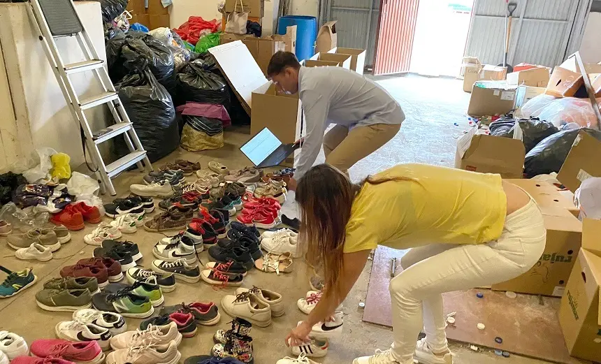 Zapatillas solidarias.