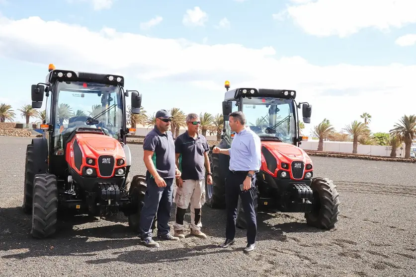 Visita del presidente a la granja agrícola.