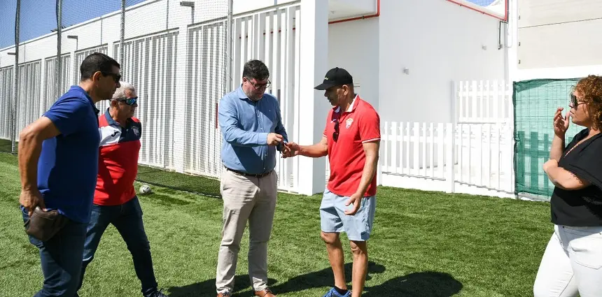 Entrega de llaves al equipo de San Bartolomé.