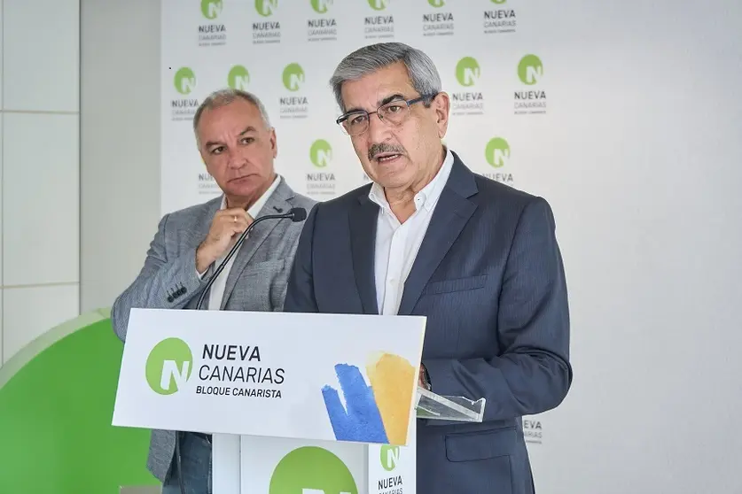 Román Rodríguez junto a Luis Campos.