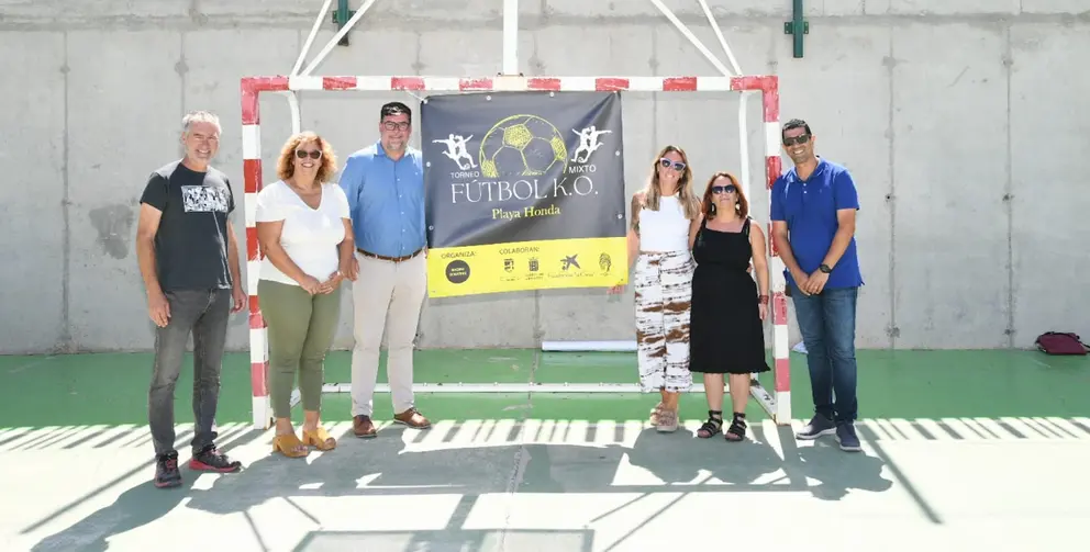 Presentación del I Torneo de fútbol mixto Playa Honda.