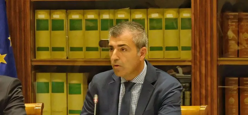 Manuel Domínguez en una comisión parlamentaria.