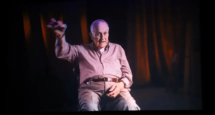 Javier Reyes en un fotograma del documental La mirada artesana.