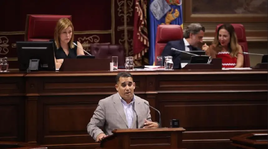 Yoné Caraballo este jueves en el Parlamento de Canarias. 