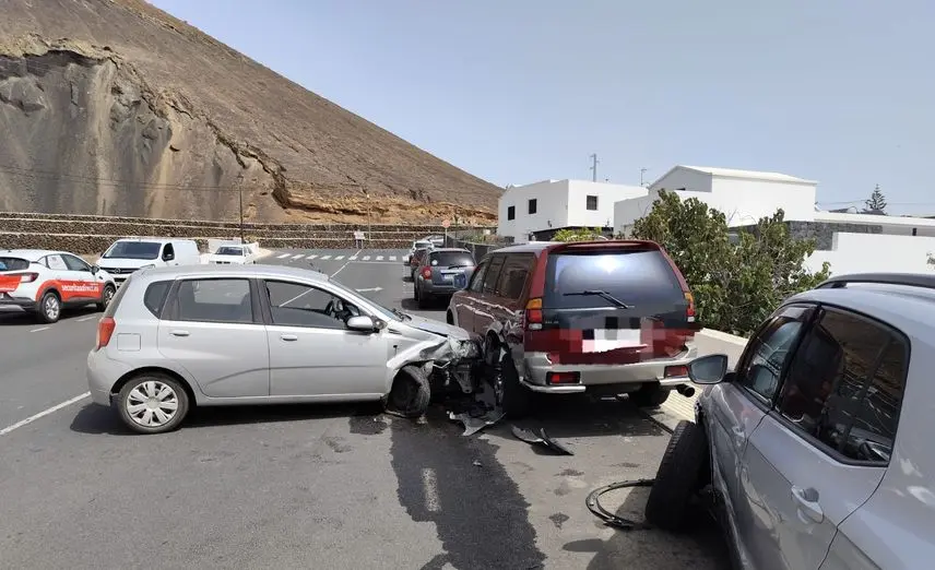 Accidente con tres vehículos implicados en Tahíche.